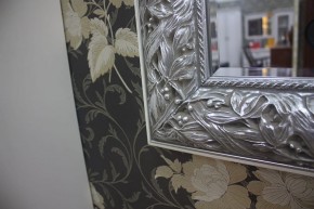 Зеркало Тиффани Premium черная/серебро (ТФСТ-2(П) в Серове - serov.mebel-74.com | фото